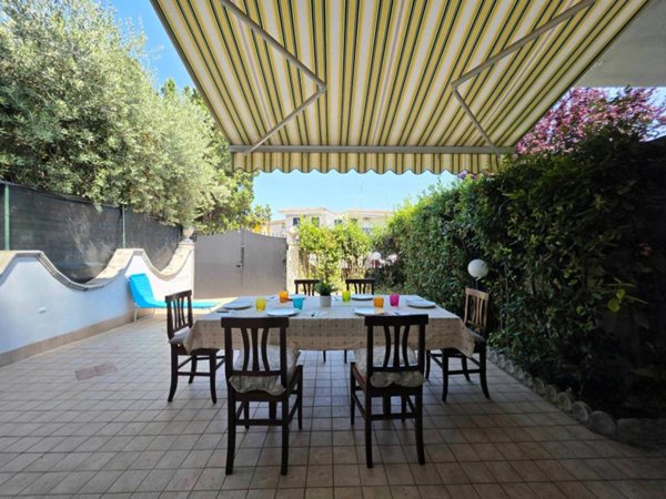 casa indipendente in vendita a Martinsicuro in zona Villa Rosa