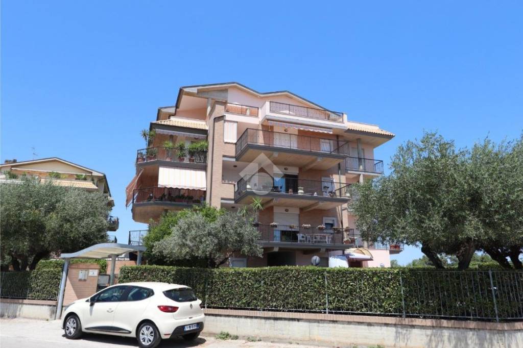 appartamento in vendita a Martinsicuro in zona Villa Rosa