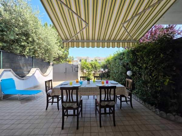 casa indipendente in vendita a Martinsicuro in zona Villa Rosa