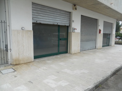 locale commerciale in vendita a Martinsicuro