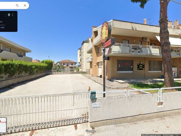 negozio in vendita a Martinsicuro in zona Villa Rosa