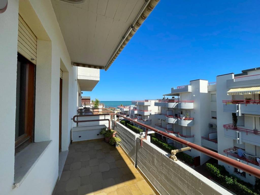 appartamento in vendita a Martinsicuro in zona Villa Rosa