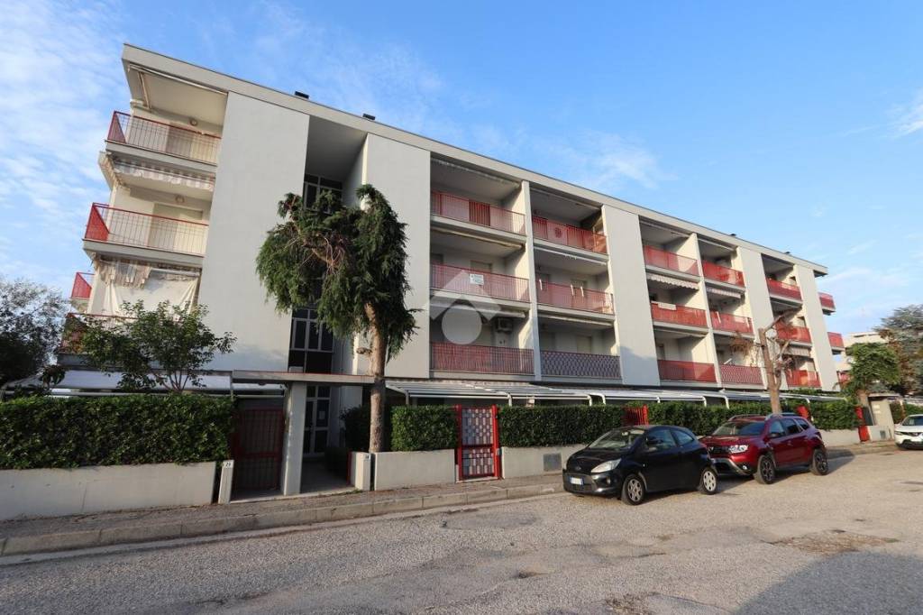 appartamento in vendita a Martinsicuro in zona Villa Rosa