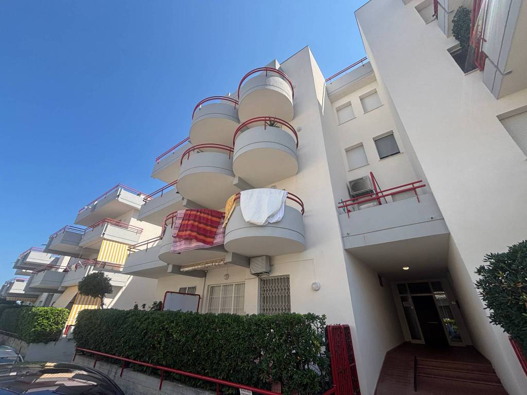 appartamento in vendita a Martinsicuro in zona Villa Rosa