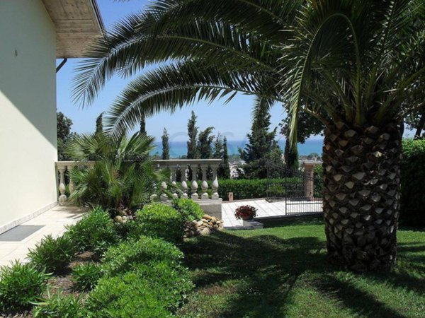 casa indipendente in vendita a Martinsicuro