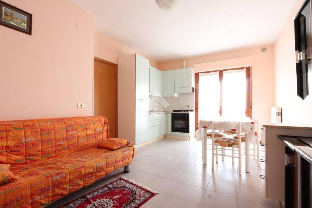 appartamento in vendita a Martinsicuro in zona Villa Rosa