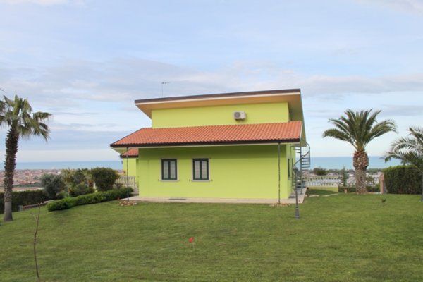 casa indipendente in vendita a Martinsicuro
