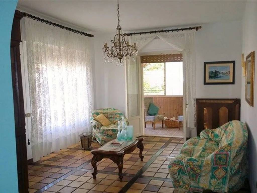 casa indipendente in vendita a Martinsicuro in zona Villa Rosa