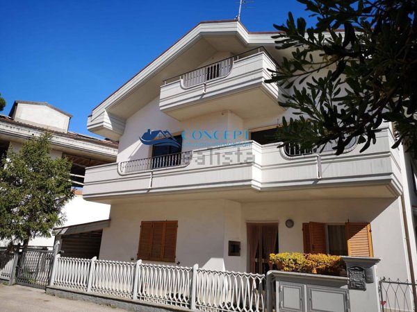 casa indipendente in vendita a Martinsicuro in zona Villa Rosa