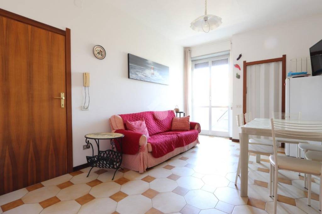 appartamento in vendita a Martinsicuro in zona Villa Rosa