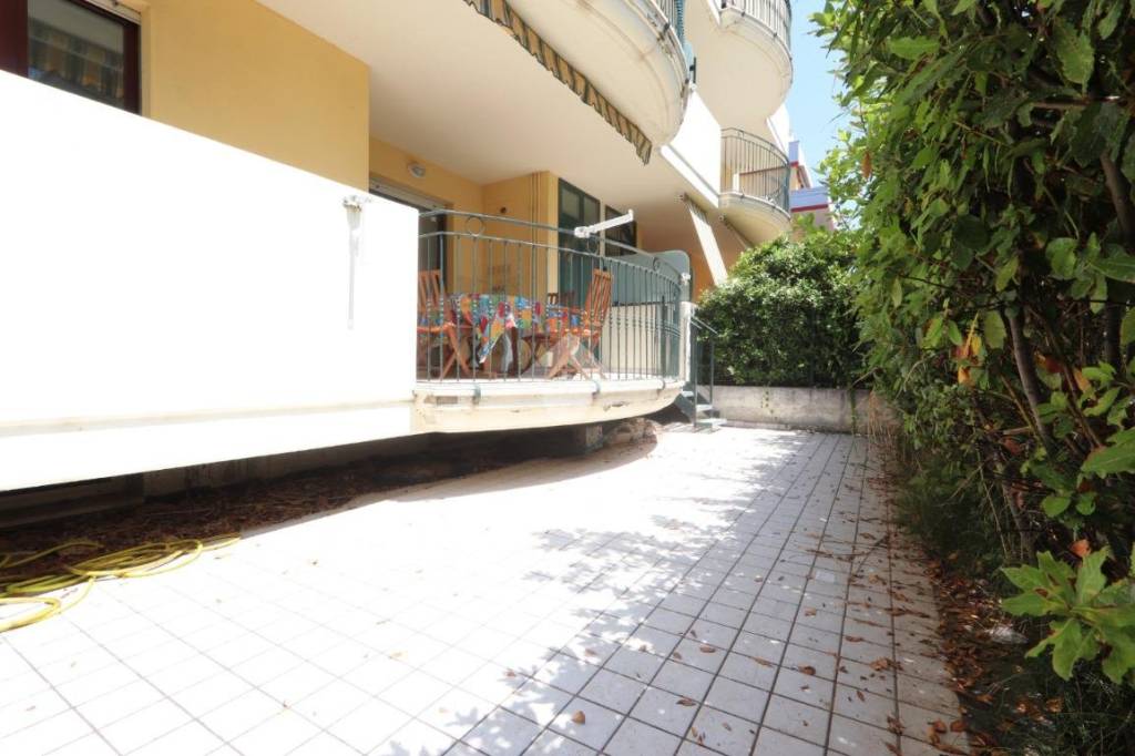 appartamento in vendita a Martinsicuro in zona Villa Rosa