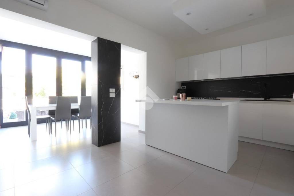 appartamento in vendita a Martinsicuro in zona Villa Rosa