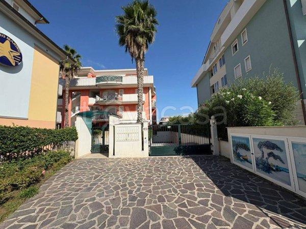 appartamento in vendita a Martinsicuro in zona Villa Rosa