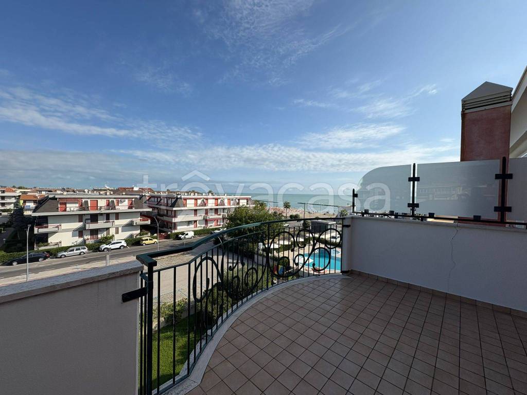 appartamento in vendita a Martinsicuro in zona Villa Rosa