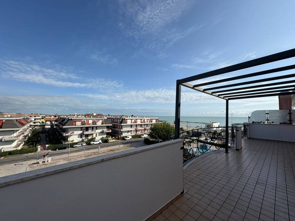 appartamento in vendita a Martinsicuro in zona Villa Rosa