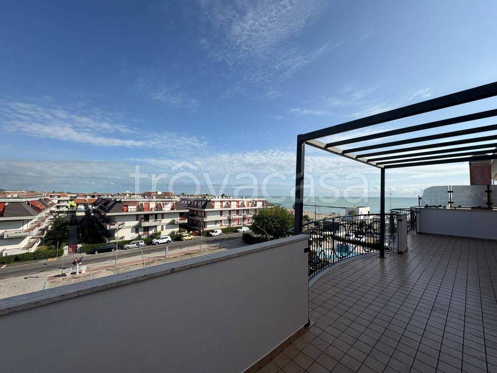 appartamento in vendita a Martinsicuro in zona Villa Rosa