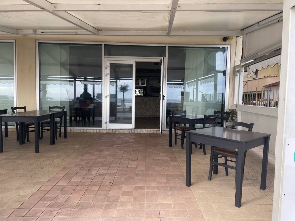 locale commerciale in vendita a Martinsicuro