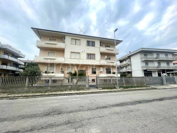 appartamento in vendita a Martinsicuro in zona Villa Rosa