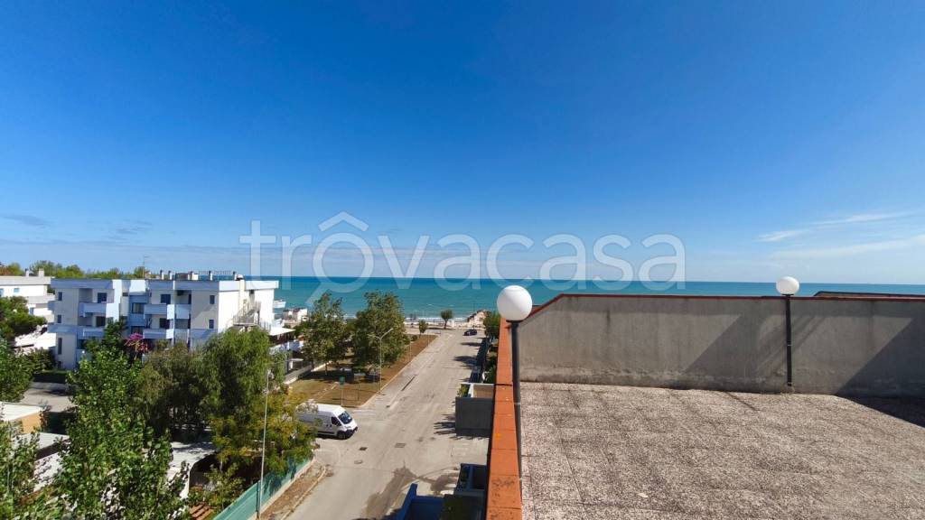 casa indipendente in vendita a Martinsicuro in zona Villa Rosa