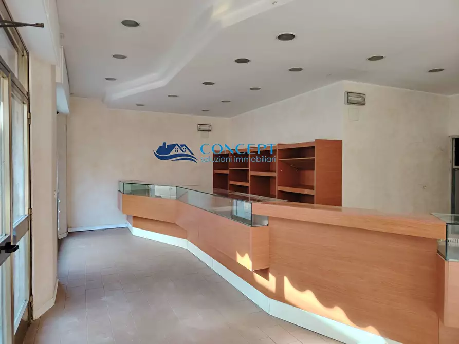 locale commerciale in vendita a Martinsicuro