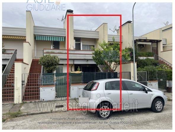 appartamento in vendita a Martinsicuro in zona Villa Rosa