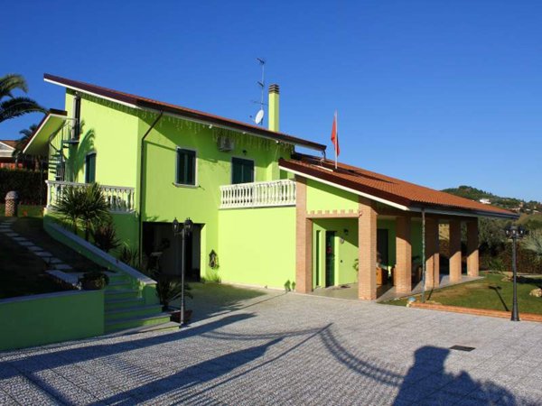 casa indipendente in vendita a Martinsicuro