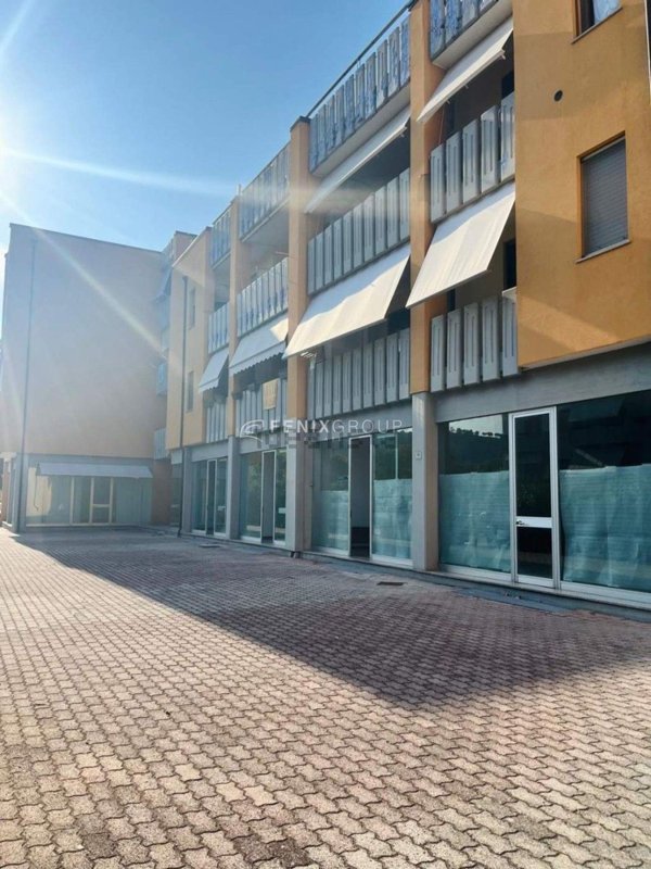 locale commerciale in vendita a Martinsicuro