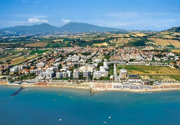 casa indipendente in vendita a Martinsicuro in zona Villa Rosa