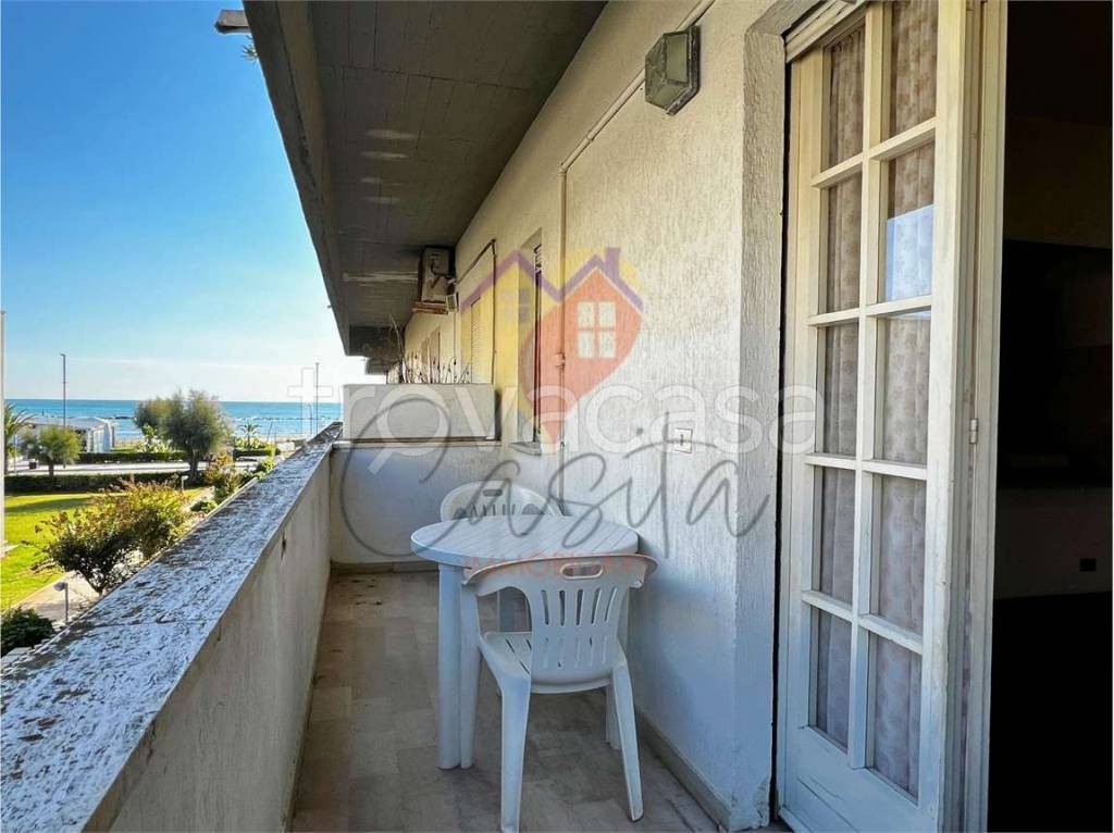 casa indipendente in vendita a Martinsicuro in zona Villa Rosa