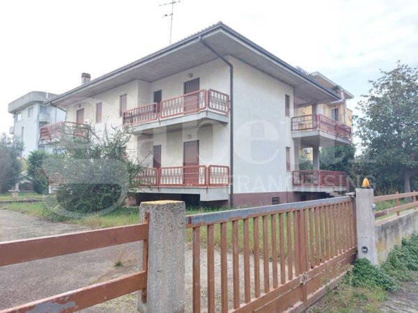 casa indipendente in vendita a Martinsicuro in zona Villa Rosa