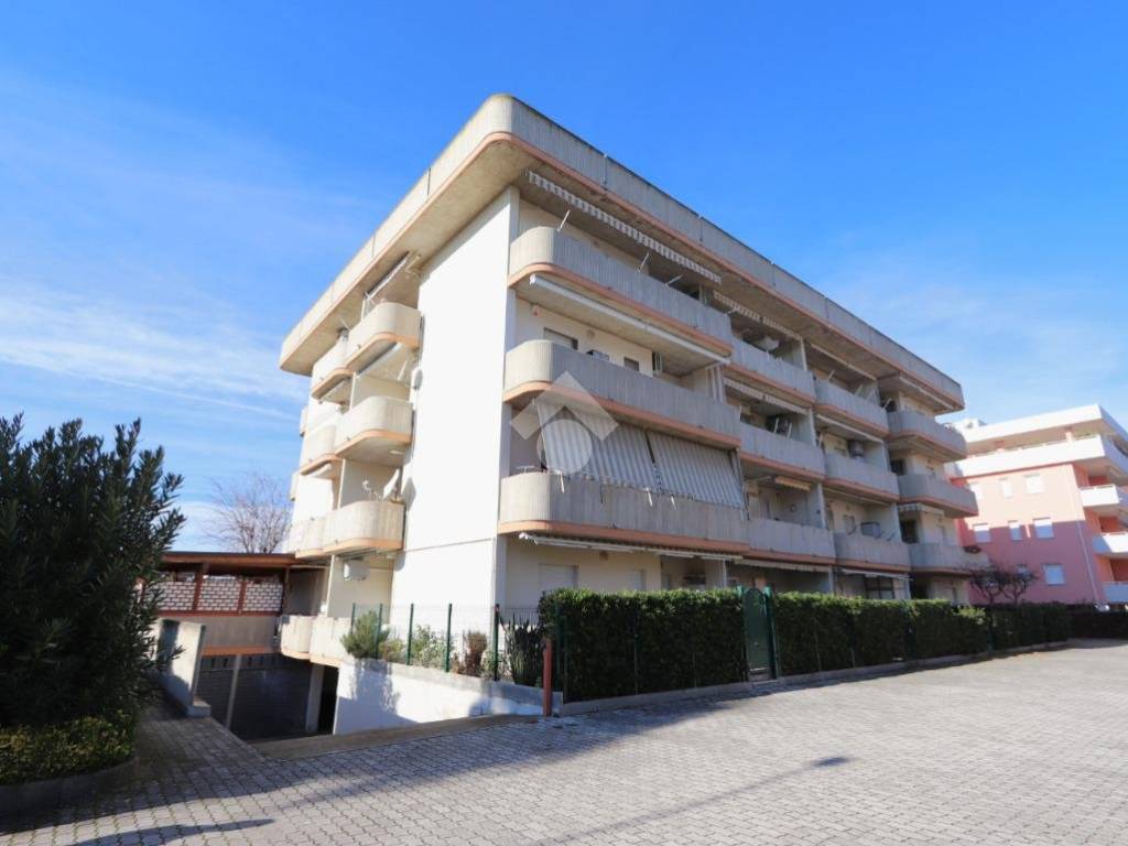 appartamento in vendita a Martinsicuro in zona Villa Rosa