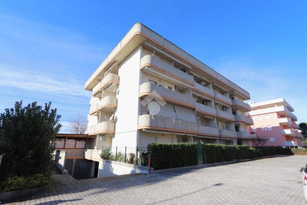 casa indipendente in vendita a Martinsicuro in zona Villa Rosa