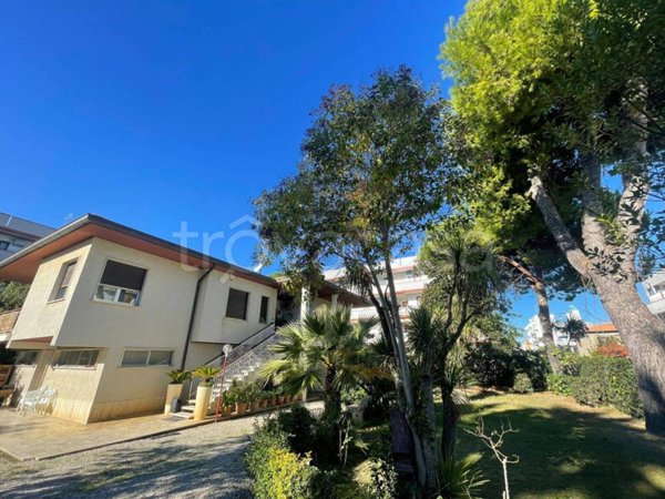 casa indipendente in vendita a Martinsicuro in zona Villa Rosa