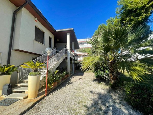 casa indipendente in vendita a Martinsicuro in zona Villa Rosa