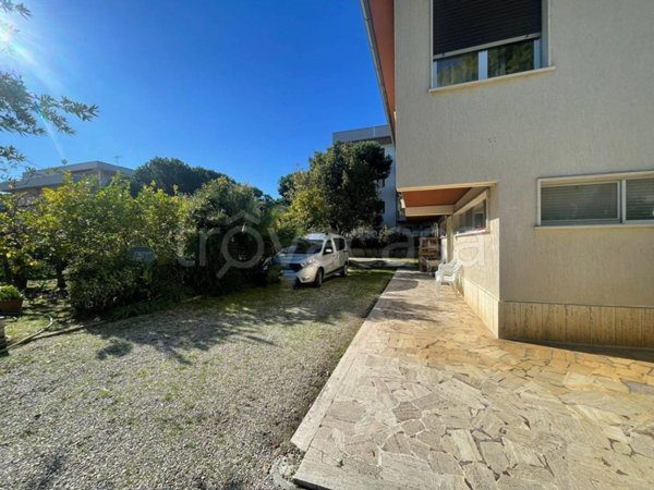 casa indipendente in vendita a Martinsicuro in zona Villa Rosa