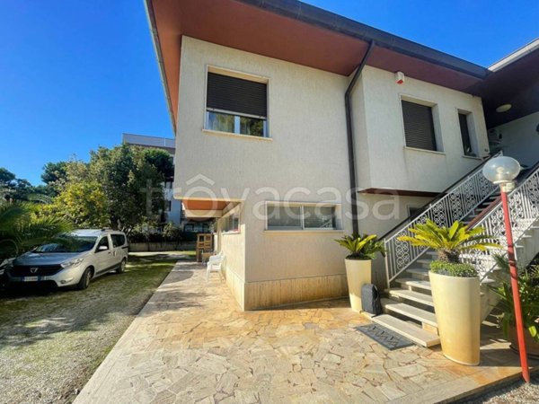 casa indipendente in vendita a Martinsicuro in zona Villa Rosa