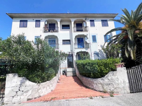 appartamento in vendita a Martinsicuro in zona Villa Rosa