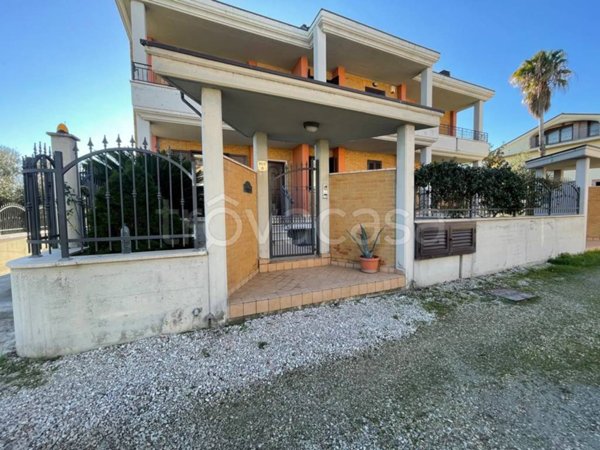 casa indipendente in vendita a Martinsicuro in zona Villa Rosa