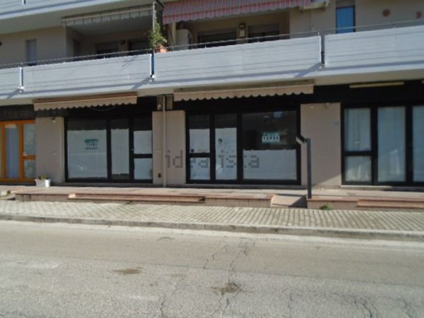 locale commerciale in vendita a Martinsicuro