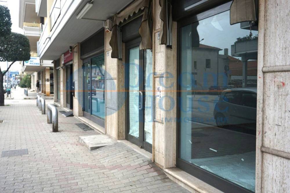 negozio in vendita a Martinsicuro