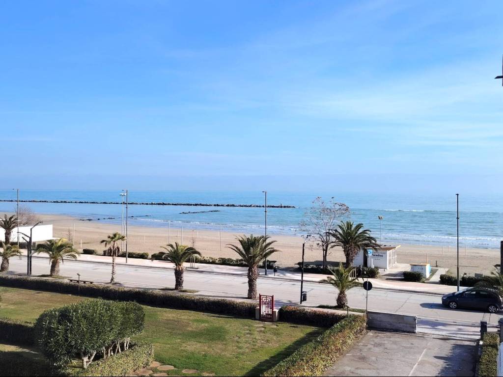 appartamento in vendita a Martinsicuro in zona Villa Rosa