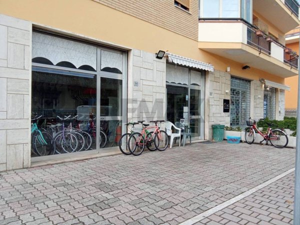 locale commerciale in vendita a Martinsicuro