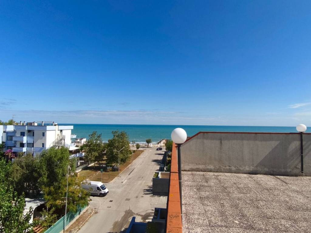 appartamento in vendita a Martinsicuro in zona Villa Rosa