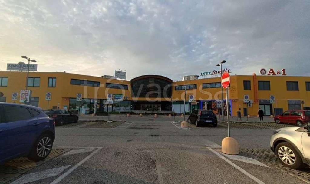 negozio in vendita a Martinsicuro