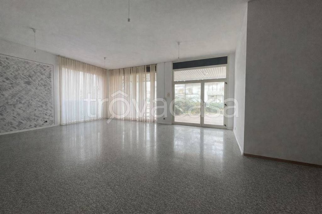 appartamento in vendita a Martinsicuro in zona Villa Rosa