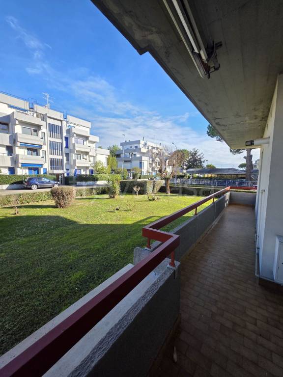 appartamento in vendita a Martinsicuro in zona Villa Rosa