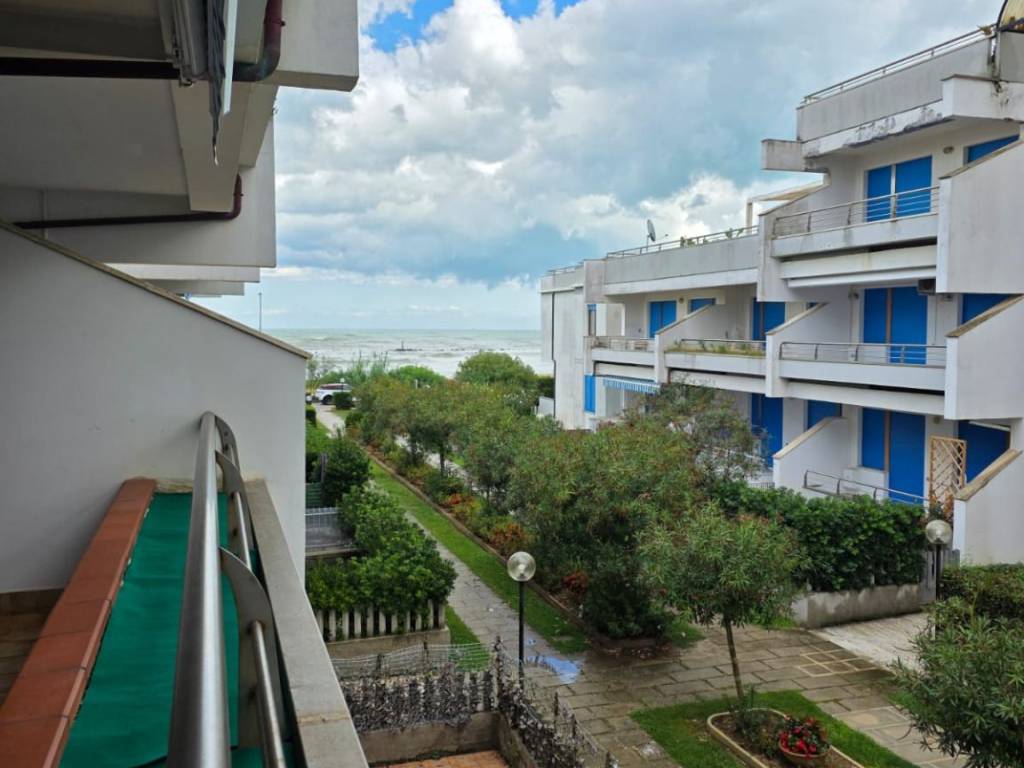 appartamento in vendita a Martinsicuro in zona Villa Rosa