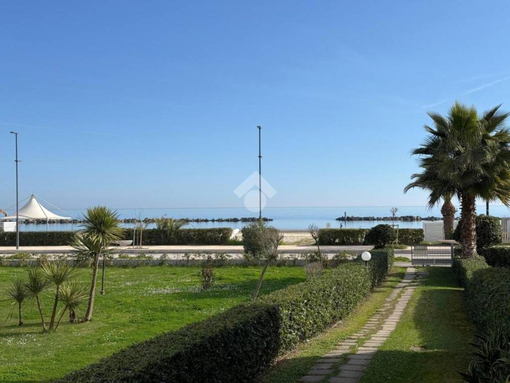 appartamento in vendita a Martinsicuro in zona Villa Rosa