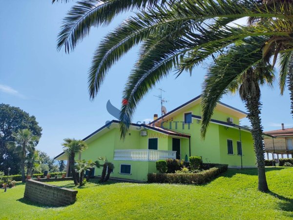 casa indipendente in vendita a Martinsicuro in zona Villa Rosa