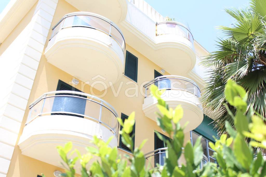 appartamento in vendita a Martinsicuro in zona Villa Rosa